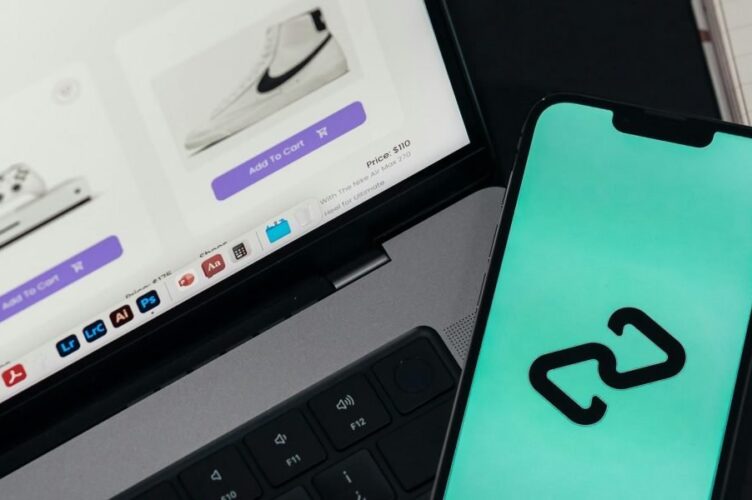 Ten artykuł to praktyczny przewodnik po zakładaniu i prowadzeniu sklepu dropshippingowego na Shopify w Polsce w 2026 roku. Wyjaśnia, dlaczego Shopify jest polec...